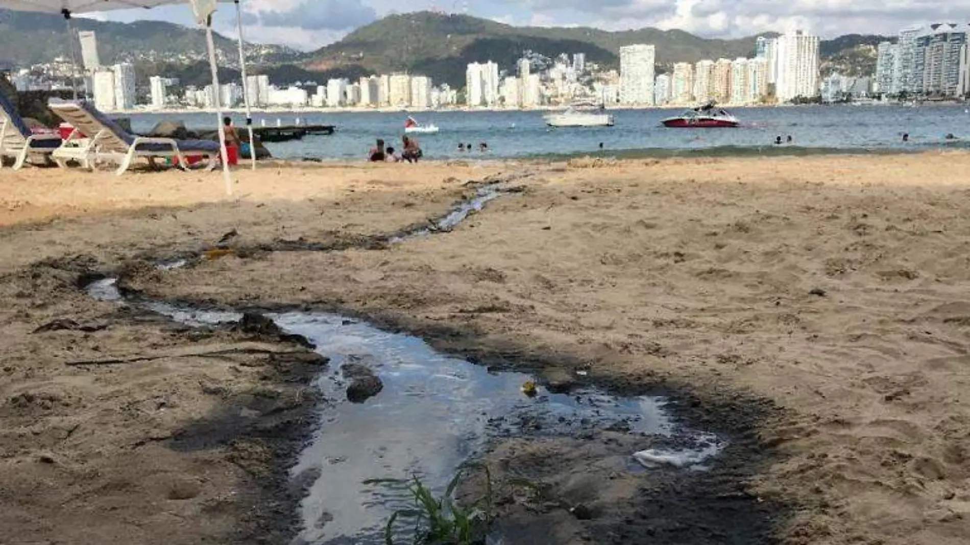 Contaminación playa secreto 2